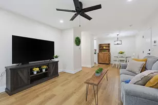811 Franklin Crossing Rd, Franklin, MA 02038 - Photo 2