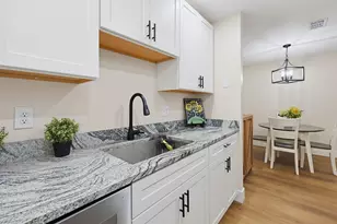 811 Franklin Crossing Rd, Franklin, MA 02038 - Photo 2