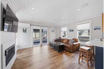 1 Pier 8 13th St #B, Boston, MA 02129 - Photo 6