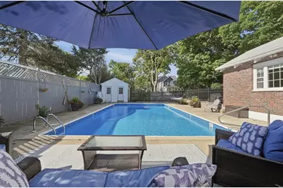 137 Grand View Ave, Quincy, MA 02170 - Photo 4