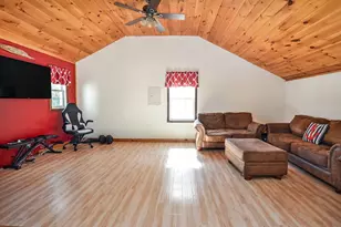 28 Hogg Memorial Dr, Whitman, MA 02382 - Photo 10