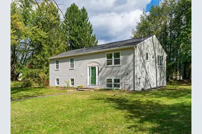 8 Coach Ln, Amherst, MA 01002 - Photo 2