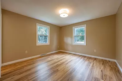 8 Coach Ln, Amherst, MA 01002 - Photo 12