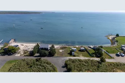 17 Shore Dr, Fairhaven, MA 02719 - Photo 14