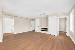 26 Friend St, Amesbury, MA 01913 - Photo 16