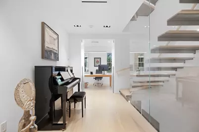 70 Myrtle St, Boston, MA 02114 - Photo 12