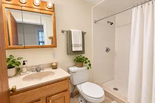 11 Grove St, Boston, MA 02114 - Photo 4