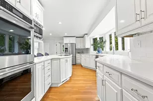 172 Country Dr, Weston, MA 02493 - Photo 6