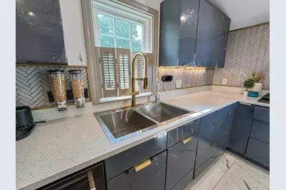 8 Greenhalge St, Medford, MA 02155 - Photo 14