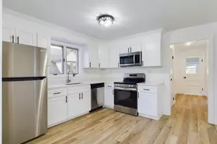 30 Furness St, Revere, MA 02151 - Photo 2