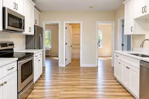 22 Colonial Rd, Worcester, MA 01602 - Photo 2
