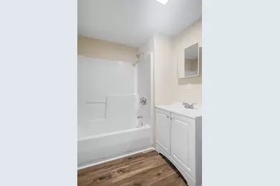 9 Union Ave #2nd Fl R, Westfield, MA 01085 - Photo 10