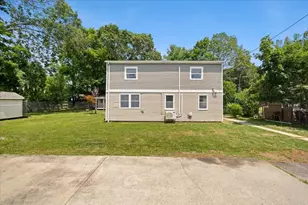 1649 Rodman St, Fall River, MA 02721 - Photo 2