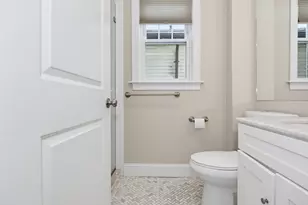 1048 Saratoga St, Boston, MA 02128 - Photo 24