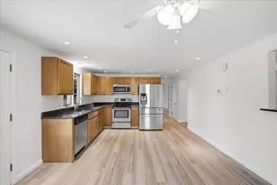 17 Flagstone Pl, Bridgewater, MA 02324 - Photo 10
