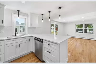 28 Ware St #1, Lowell, MA 01851 - Photo 4