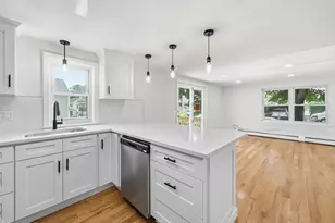 28 Ware St, Lowell, MA 01851 - Photo 4
