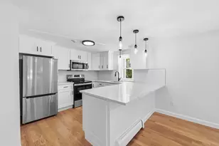 28 Ware St, Lowell, MA 01851 - Photo 2