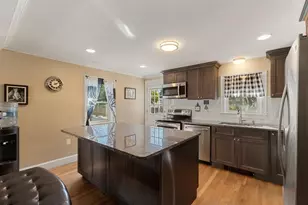 7 Wheeler St, Peabody, MA 01960 - Photo 6