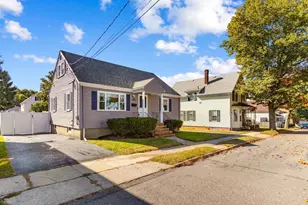 7 Wheeler St, Peabody, MA 01960 - Photo 4