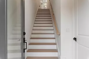 19 Paris St, Everett, MA 02149 - Photo 4