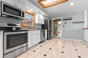 23 Russell St, Peabody, MA 01960 - Photo 16