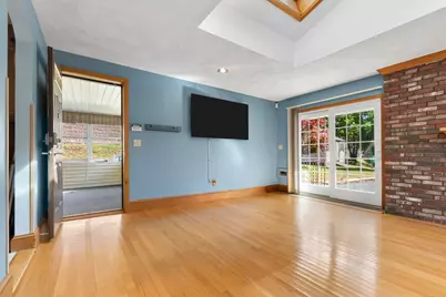 23 Russell St, Peabody, MA 01960 - Photo 6