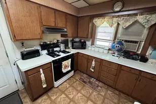 23 Myrtle St, Waltham, MA 02453 - Photo 6
