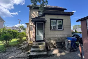 23 Myrtle St, Waltham, MA 02453 - Photo 4