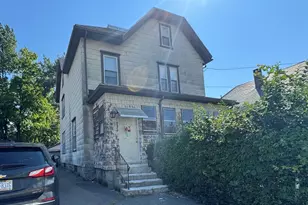 23 Myrtle St, Waltham, MA 02453 - Photo 1