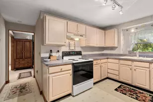 465 Greenwood St, Millbury, MA 01527 - Photo 10