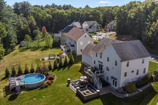 33 Oak Ledge Cir, Rowley, MA 01969 - Photo 4