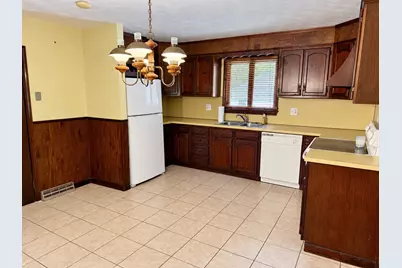 18 Brownell St, Ludlow, MA 01056 - Photo 8