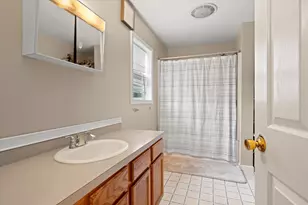 12 Pearl St, Auburn, MA 01501 - Photo 16