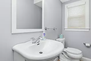 33 Auburn St, Waltham, MA 02453 - Photo 12