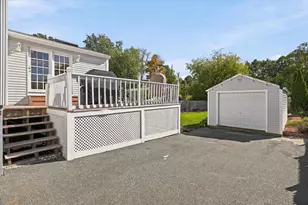 23 Jasper St, Saugus, MA 01906 - Photo 28