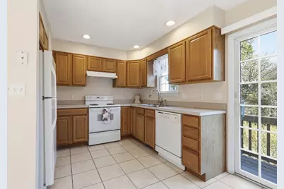 252 Albion St #15, Wakefield, MA 01880 - Photo 6
