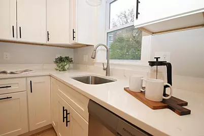 27 Holbrook Court, Melrose, MA 02176 - Photo 6
