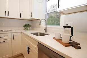 27 Holbrook Ct, Melrose, MA 02176 - Photo 6