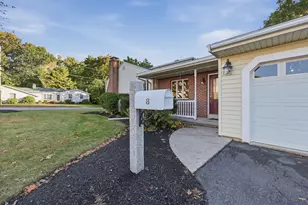 8 Selwyn Rd, Peabody, MA 01960 - Photo 2
