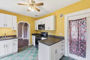 26 Elm St, Greenfield, MA 01301 - Photo 6