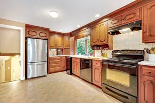 13 Cedar Ln, Medfield, MA 02052 - Photo 8