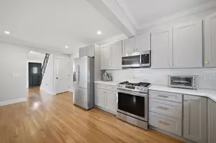 22 Houston Pl, Lynn, MA 01905 - Photo 14