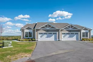 17 Pinnacle Pl, Millbury, MA 01527 - Photo 1