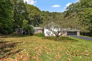 21 Norfolk Dr, Leominster, MA 01453 - Photo 2