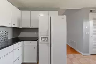 74 Tennis Plaza Rd, Dracut, MA 01826 - Photo 12
