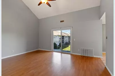 74 Tennis Plaza Rd #40, Dracut, MA 01826 - Photo 6
