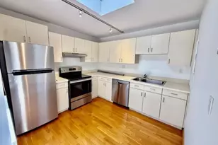 7 Thacher Ct, Boston, MA 02113 - Photo 12
