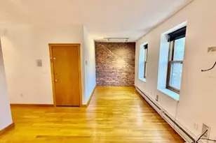7 Thacher Ct, Boston, MA 02113 - Photo 2