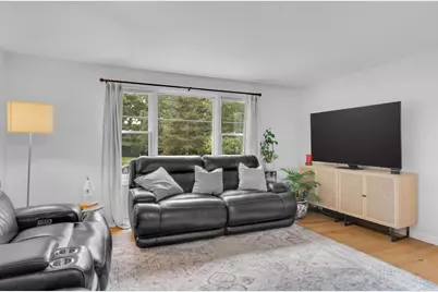 7 Garrison Dr, Plainville, MA 02762 - Photo 4